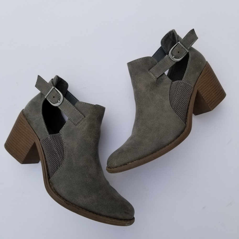 Qupid Gray Booties~Sz 9.5~3" heel